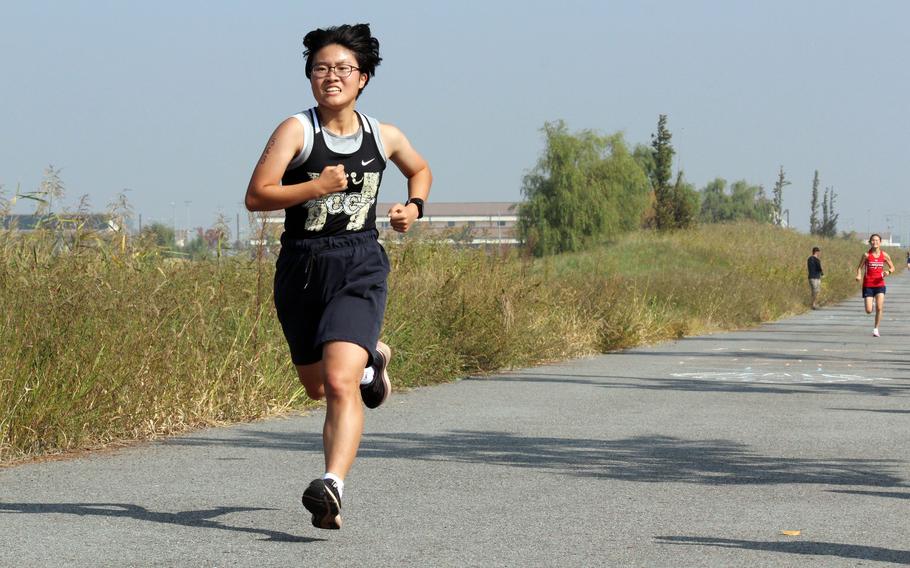 Humphreys' Hanna Chung opens a wide gap on Yongsan International-Seoul's Claire Lee as she heads for the finish of Saturday's Korea cross country race. Chung won with a time of 21 minutes, 46 seconds, 11 seconds ahead of Lee.