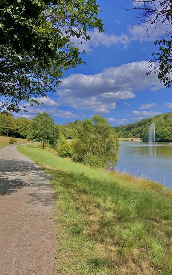 The path around the Ohmbachsee takes about 40 minutes to walk around.