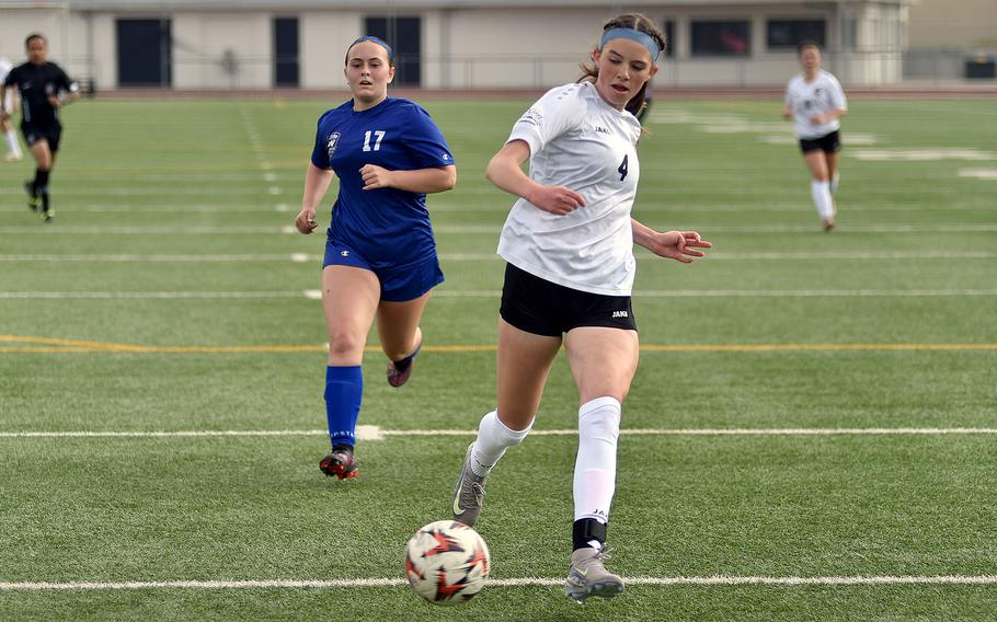 Ryann Phillips shoots.