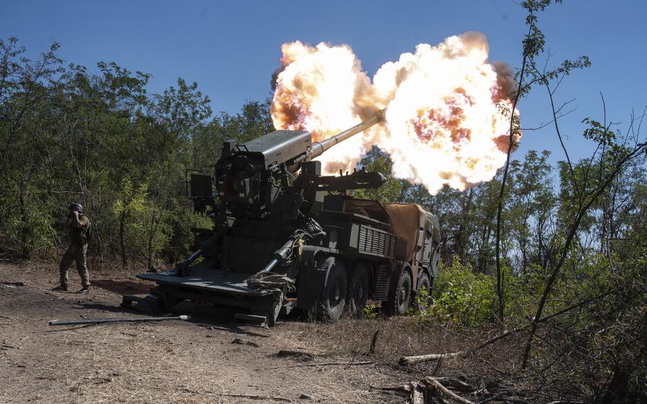 Ukrainian servicemen of the 44th artillery brigade fire a 2s22 Bohdana self-propelled howitzer towards Russian positions at the frontline in the Zaporizhzhia region, Ukraine, Wednesday, Aug. 20, 2025. (AP Photo/Danylo Antoniuk)