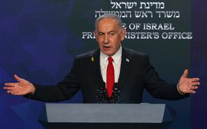 Israeli Prime Minister Benjamin Netanyahu gives a press conference in Jerusalem on May 21, 2025. Netanyahu said on May 21 that he was ready for a "temporary ceasefire" to guarantee the return of hostages held in Gaza, of whom 20 are "certainly" alive. (Ronen Zvulun/Pool/AFP via Getty Images/TNS)
