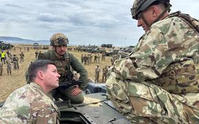 A U.S. Army major gets a tour of the Hungarian Leopard 2A7 main battle tank.