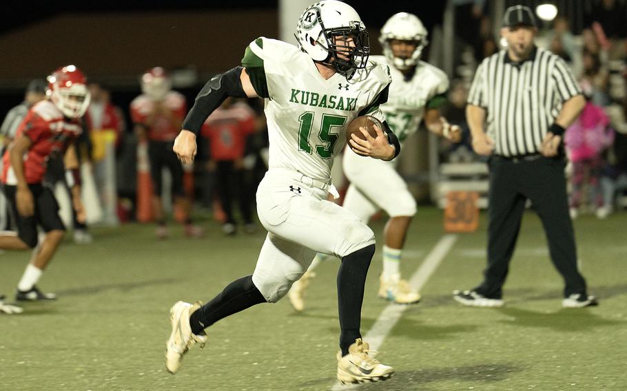 Lukas Gaines runs with the football.