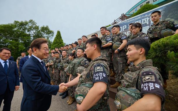 South Korean President Lee Jae-myung greets soldiers staioned in Yeoncheon County, near the border with North Korea, June 13, 2025. 