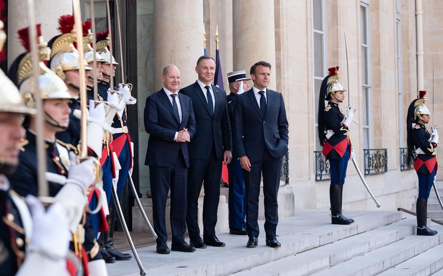 Olaf Scholz, Andrzej Duda, and Emmanuel Macron, during the Weimar Triangle summit in Paris, on June 12, 2023.