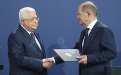 German Chancellor Olaf Scholz, right,  and Mahmoud Abbas, President of the Palestinian Authority, shake hands after a press conference after their talks in Berlin, Germany, Tuesday, Aug.16, 2022. 