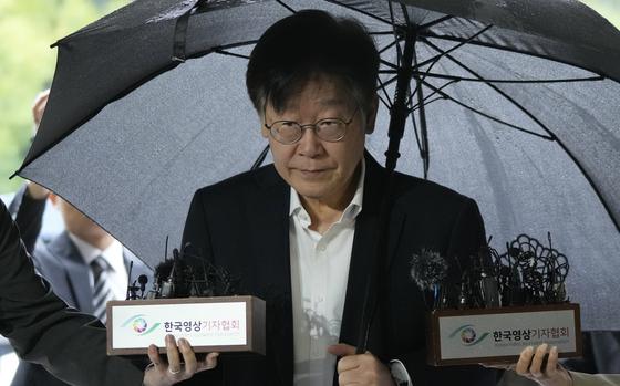 South Korea's main opposition Democratic Party leader Lee Jae-myung arrives to attend a hearing on his arrest warrant on corruption charges at the Seoul Central District Court in Seoul, South Korea, Tuesday, Sept. 26, 2023. In a surprise outcome, South Korea's opposition-controlled parliament voted Thursday, Sept. 21, to pass a motion submitted by the government that allows the potential arrest of the country's leading opposition figure, Lee, who faces a widening investigation over corruption allegations.