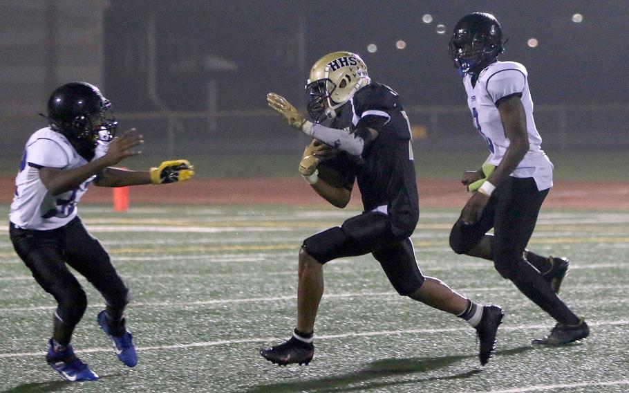 Humphreys Gold's Darryl Veal tries to make his way between two Osan defenders.