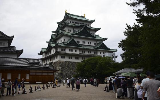 Established by Tokugawa Ieyasu, founder of the 2 ½-century-long Tokugawa shogunate, and completed in 1615, Nagoya Castle lies in the center of the Japanese city.
