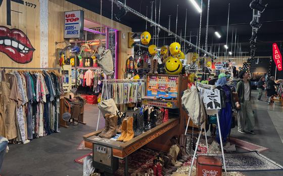 Vintage Factory 1977, located in a warehouse near Frankfurt Airport, offers a large inventory of secondhand clothing and home goods. A highlight is its gargantuan selection of sports jerseys, which are a hit with American buyers. 