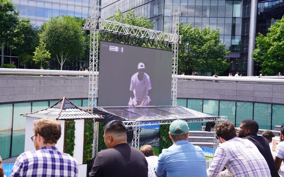Can’t get a ticket to the Wimbledon tennis tournament? Free screenings take place at several London-area locations.