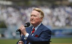 Los Angeles Dodgers announcer Vin Scully looks into the stands before announcing "It's time for Dodger baseball," before the team's season opener against the San Francisco Giants in April 2009. (Allen J. Schaben/Los Angeles Times/TNS)