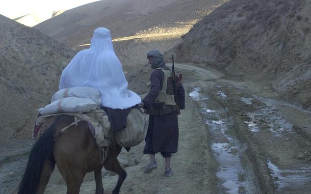  
ROAD  5
AFGHANISTAN  Nov 2001  Road to Kabul
Photo by Jon R. Anderson  The Hindu Kush, one of the tallest mountain ranges in the world, divides Afghanistan like a jagged knife. Transportation is limited to horseback or the most sturdy four-wheel drives. (enw# 61p pp)
