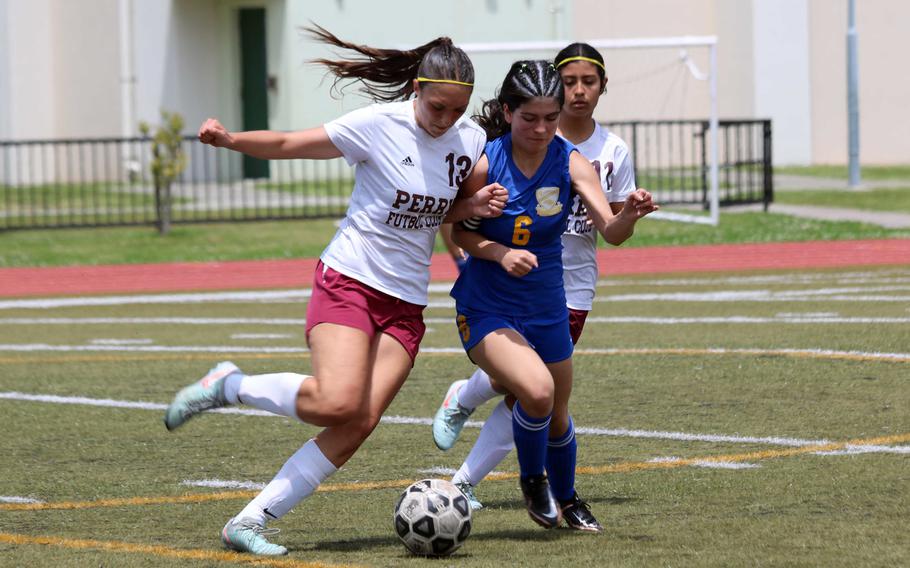 Perry's McKenzie Steele and Yokota's Jessica Franks scrum for the ball.