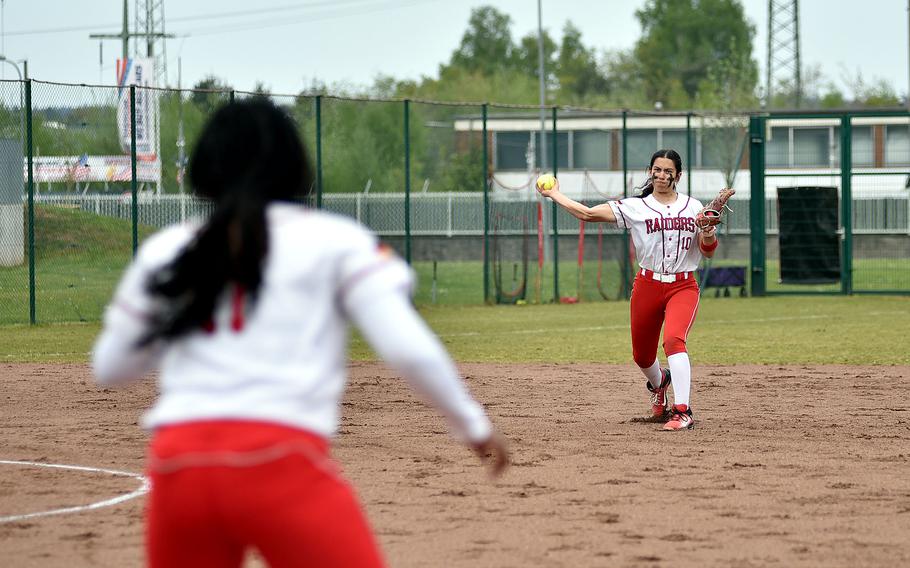 Alessia Garcia throws to first.