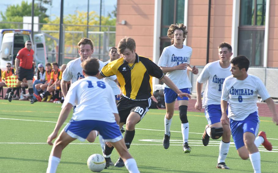 Vicenza's Andrew McGovern battles his way through the Rota defense on Friday, April 29, 2022.