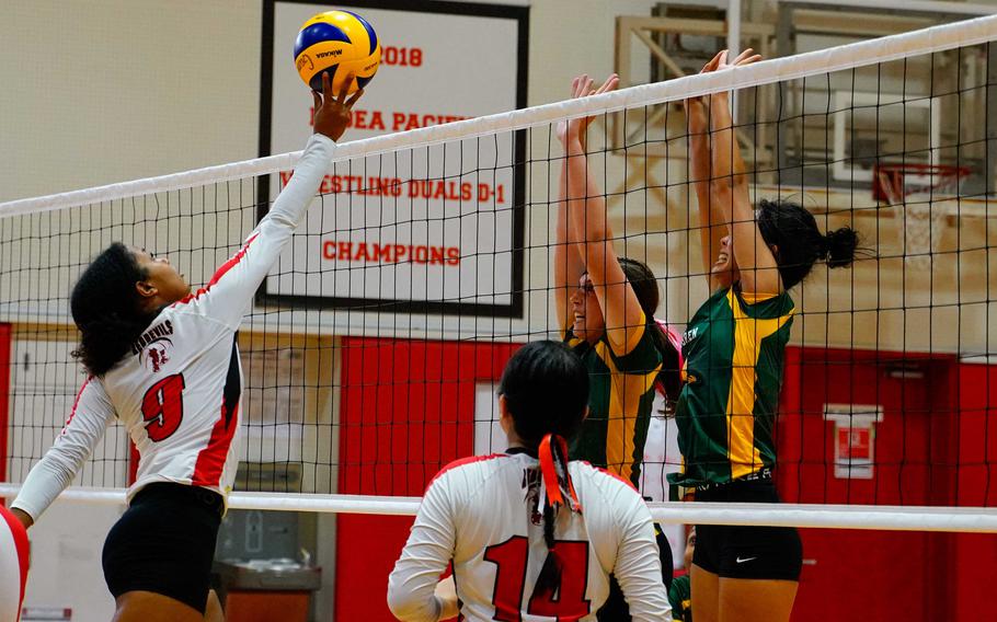 Alyssa Staples hits the ball.