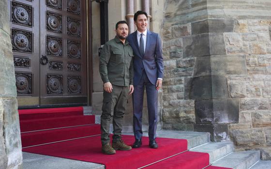 Prime Minister Justin Trudeau poses with Ukrainian President Volodymyr Zelenskyy as he arrives on Parliament Hill in Ottawa on Friday, Sept. 22, 2023. (Sean Kilpatrick /The Canadian Press via AP)