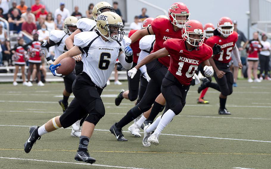Humphreys' Luke Robinson tries to cut around a pack of Nile C. Kinnick defenders.
