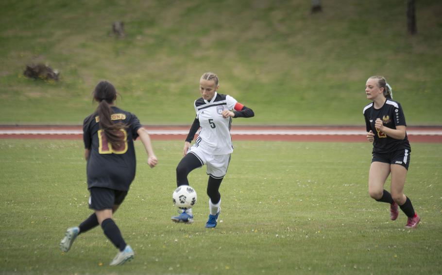 Iveta Stefancinova dribbles the ball.