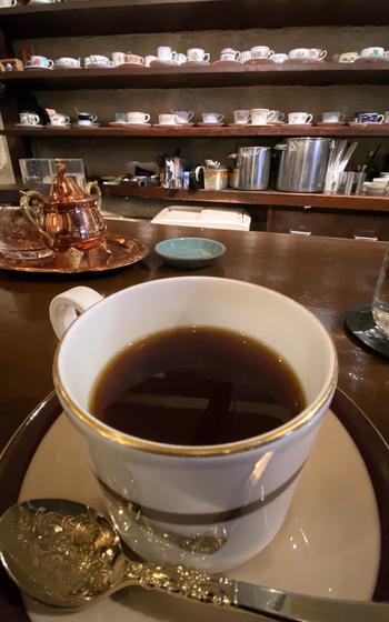 Patrons at Tajimaya Coffee House in Tokyo can savor a variety of coffees, including the house’s original blend and rare single-origin offerings featured as monthly specials. 