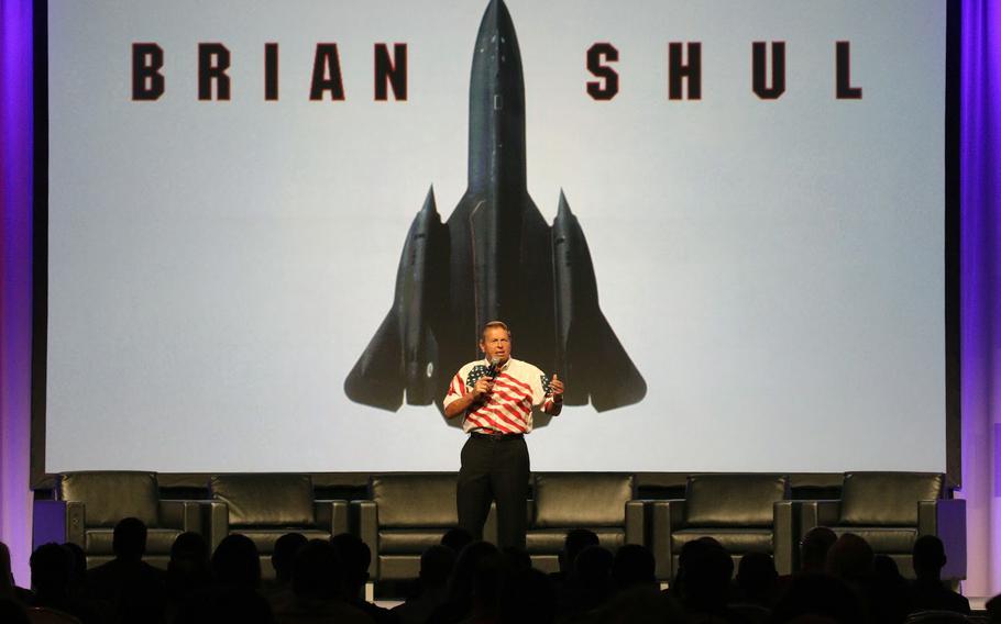 Brian Shul speaking at a conference put on by the National Air Traffic Controllers Association on Nov. 2, 2018. 