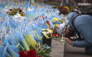 A woman reacts during the All-National minute of silence in commemoration of Ukrainian soldiers killed in the country's war against Russia on Independence square in Kyiv, Ukraine, Sunday, Oct. 1, 2023. Ukraine commemorates veterans and fallen soldiers on Sunday. The date of the annual Day of the Defenders was moved from 14th October as part of the reforms of the church calendar introduced by President Volodymyr Zelenskyy. (AP Photo/Alex Babenko)