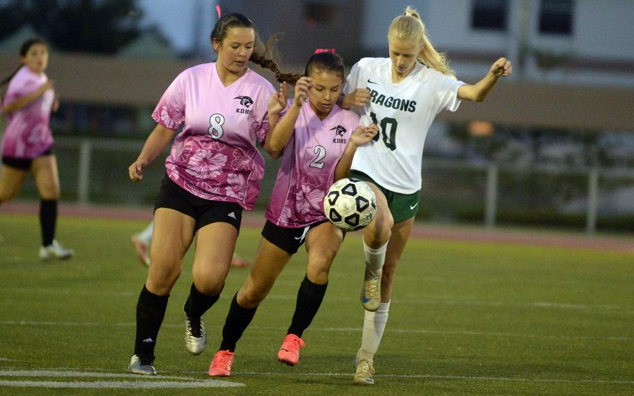 Azia Jackson is sandwiched by Adilyn Coleman, left, and Hailey Stoudemayer.