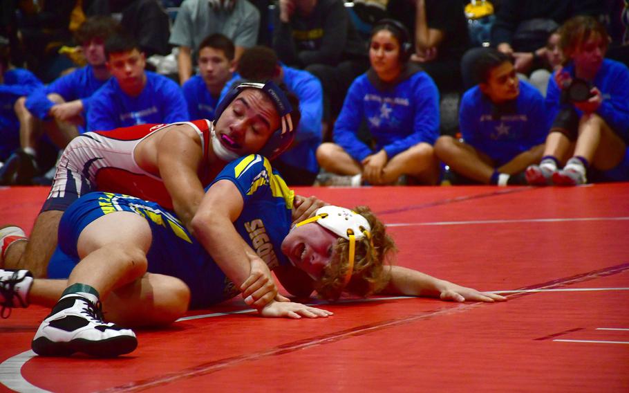 Alejandro Gonzalez and Caiden Roche battle.