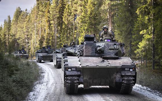 Rena - Dutch soldiers of the 45 Pantserinnfantriebatalijon train with their CV90's in the area of Rena in preparation for the exercise Trident Juncture 2018. 



With around 50,000 personnel participating in Trident Juncture 2018, it is one of the largest NATO exercises in recent years. Around 250 aircraft, 65 vessels and more than 10,000 vehicles are involved in the exercise in Norway.



Photo by Captain Evert-Jan Daniels