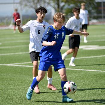 Zachary Wigglesworth looks to pass.