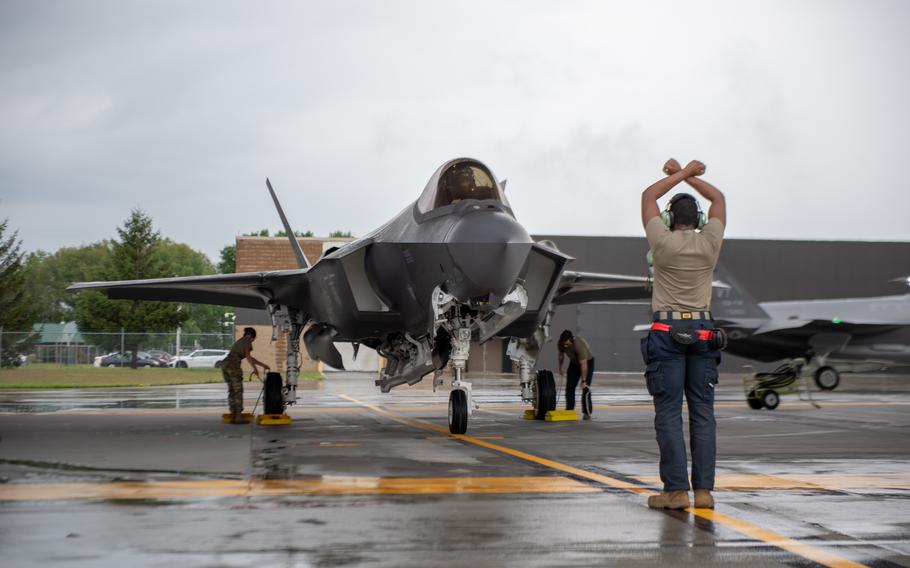 An airman assigned to the 158th Fighter Wing taxis in an F-35A Lightning II after it landed at the Vermont Air National Guard Base, South Burlington, Vt., Aug. 2, 2022.