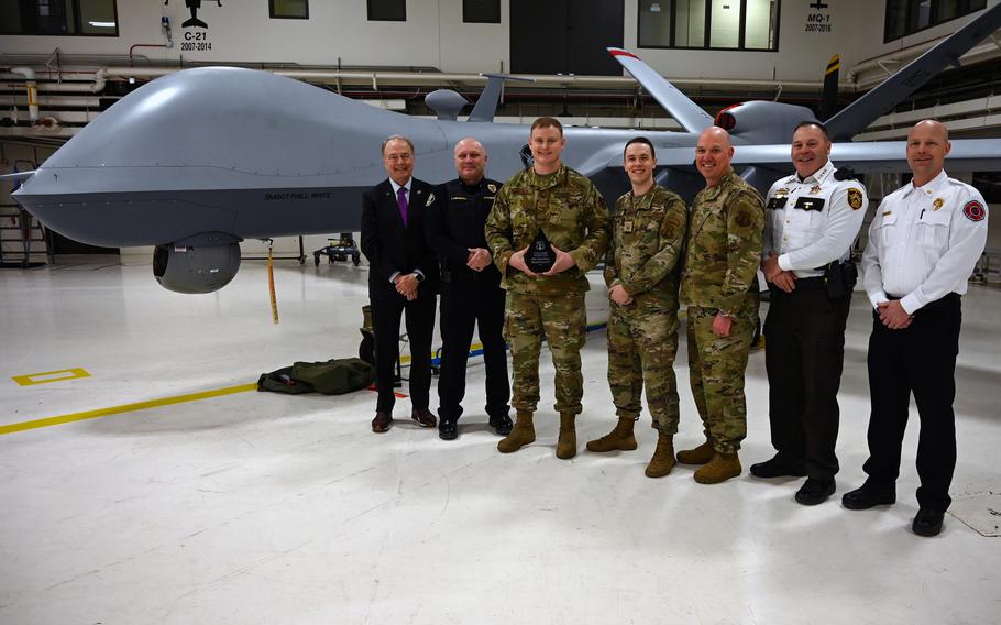 An Air Force master sergeant receives an award.