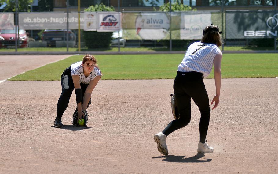 Ell Soto fields a grounder.