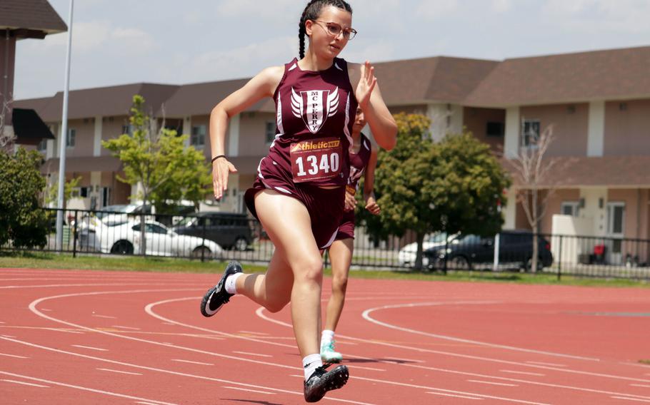 Leah-Mae Hansen runs in the 200.