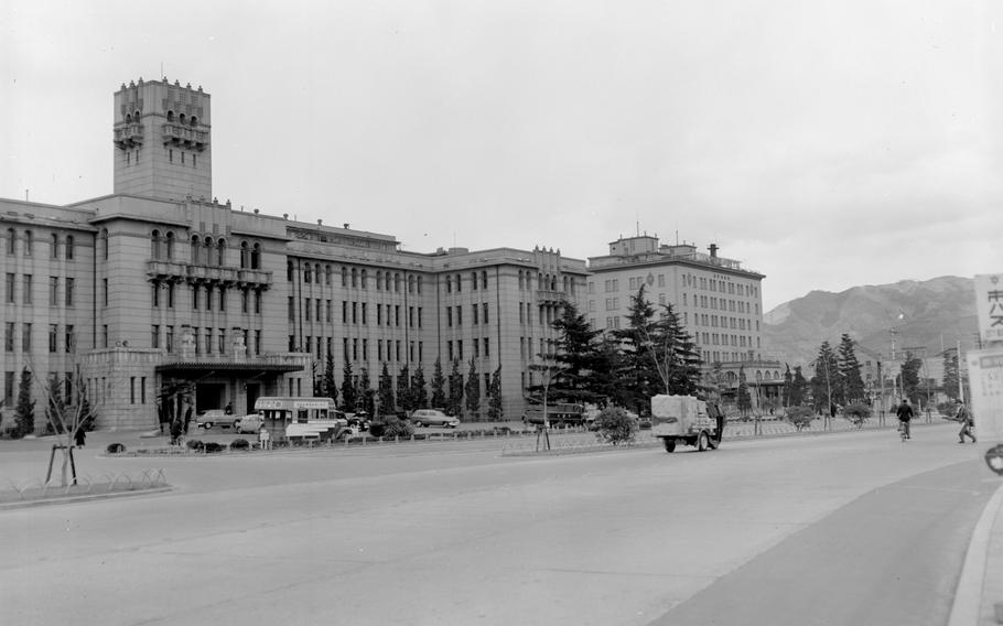 Kyoto City Hall — here as it was in March 1955 — is one of the few pre-WWII architectural remains of Japan still visible. Built in 1927 and enlarged and completed in 1931, the hall is the work of two Japanese architects, Koichi Takeda and Shinichi Nakano.