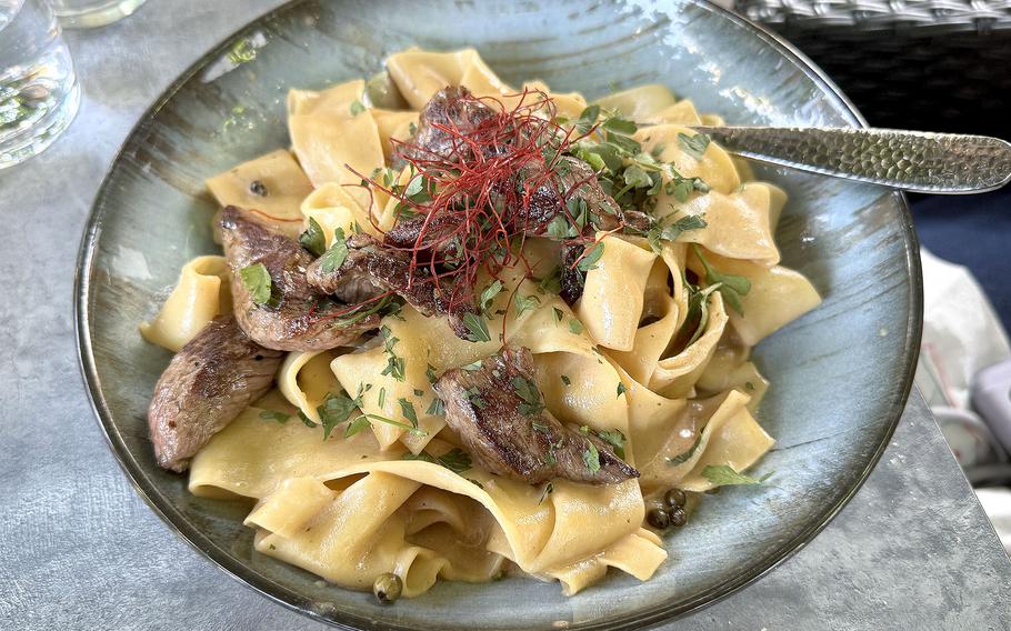 Homemade noodles with steak strips in a cognac-pepper sauce.