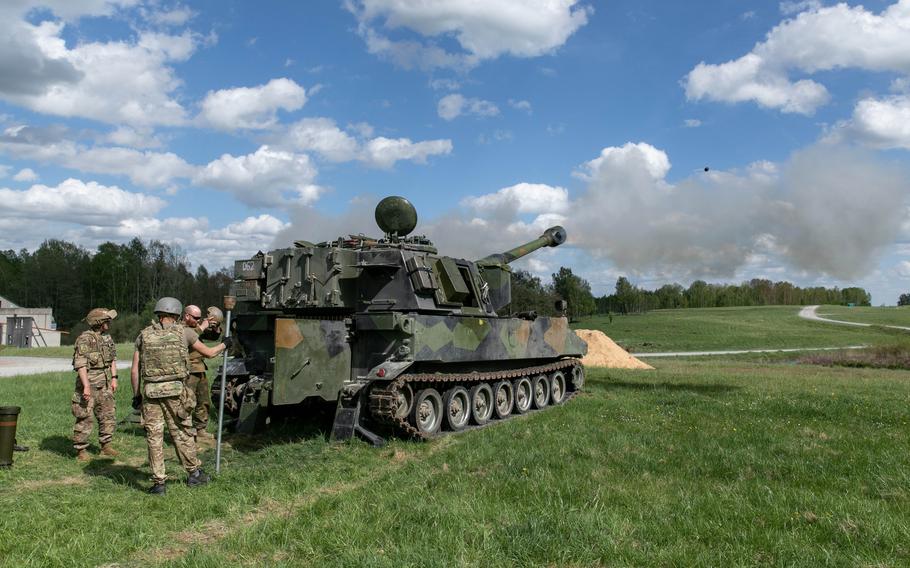 Ukrainian artillerymen fire an M109 self-propelled howitzer during training in Grafenwoehr, Germany, in May 2022.