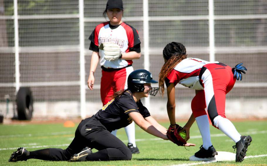 Reina Gardner tags out a runner.