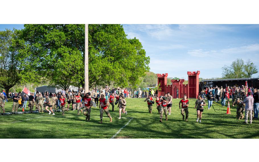 Best Sapper competitors run in the grass