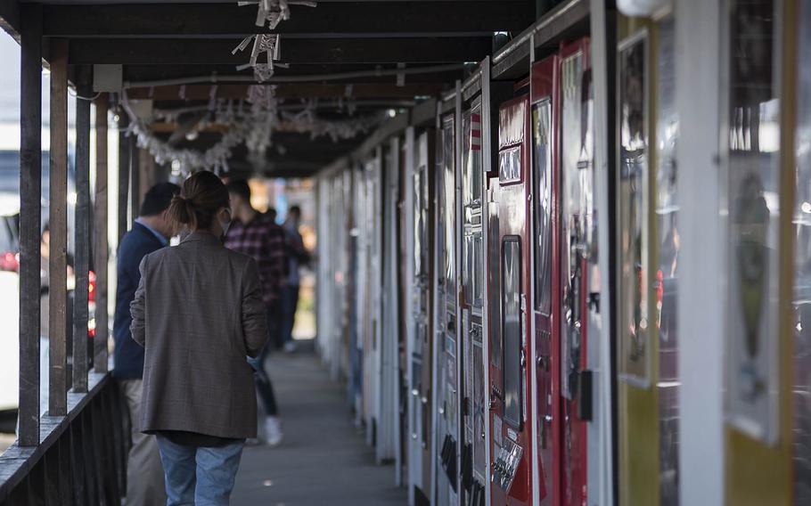 Some people are drawn to the Used Tire Market in Sagamihara, Japan, for a set of retreads or discounted rims. Others come for the hot noodles, toasted sandwiches, glass-bottle Cokes and odd knicknacks offered by scores of vintage vending machines surrounding the shop.