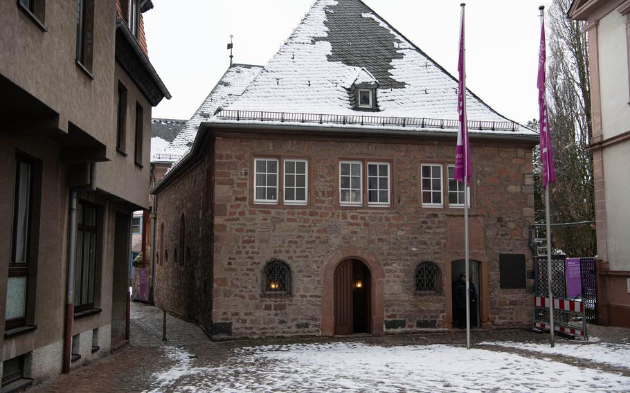 After World War II, the synagogue on Worms Synagogenplatz was rebuilt with original material that had been salvaged.