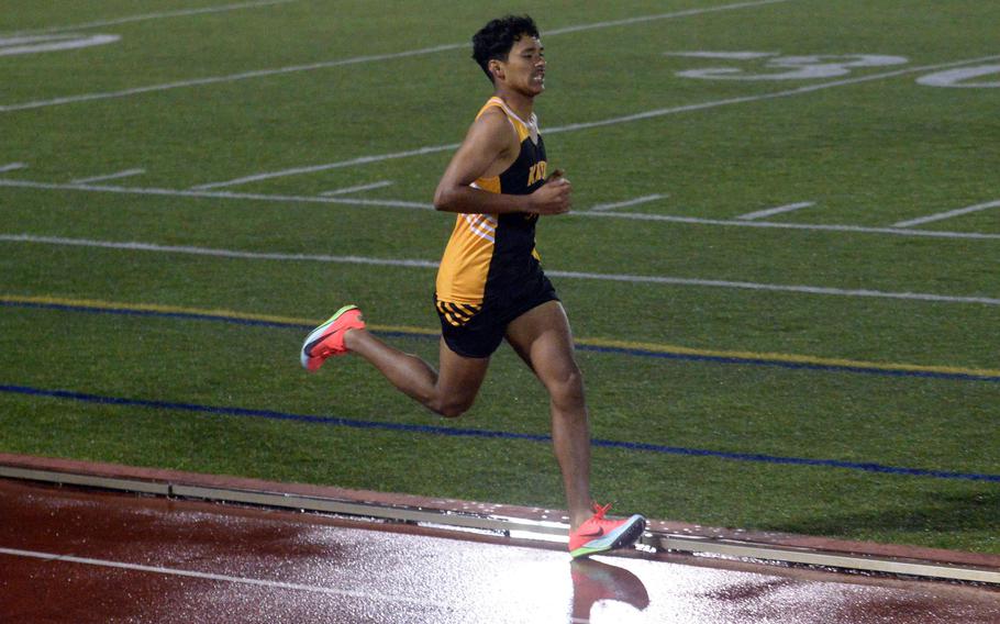 Jeremiah Williams runs in the 1,600.