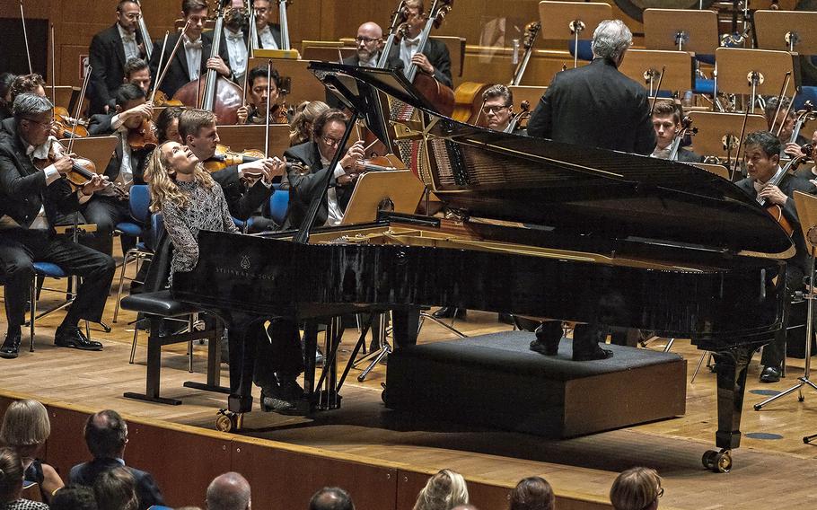 Die Solopianistin Hélène Grimaud tritt dem Pittsburgh Symphony Orchestra bei einem Konzert in der Tonhalle Düsseldorf am 27. August 2022 in Düsseldorf bei. 