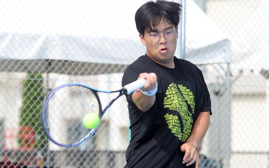 Elliott Lee hits the tennis ball.