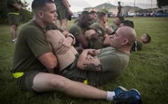 Marines at Marine Corps Base Hawaii do crunches during their physical fitness test in March 2017. The Corps is doing away with crunches as part of its fitness test and replacing them with planks.