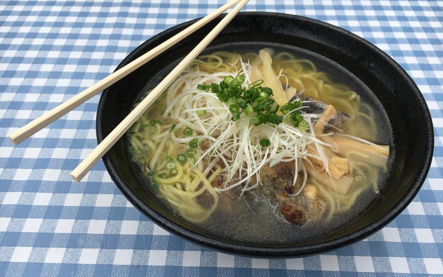 The softshell turtle ramen from Rakan Shokudo in Hiroshima prefecture includes with three good-sized pieces of turtle meat, lots of bamboo shoots, chunks of fresh ginger and, of course, the noodles. 