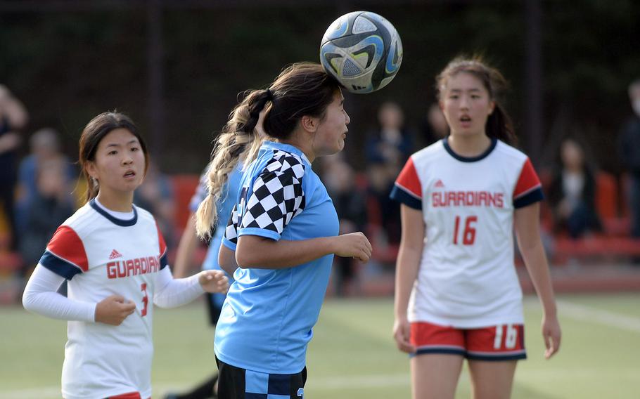 Osan's Angela Serrano goes up to head the ball against Yongsan International-Seoul during Friday's Korea girls soccer match. The Guardians won 2-1.