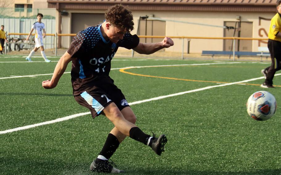 Red Iverson kicks the ball.