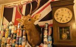 The name may suggest a pair of British proprietors, but Two Brits Burger Bar in Tokyo is owned and operated by a genial Italian with a clear fondness for English pub fare and vintage Americana. 